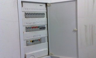 Instalace PC zásuvek a ventiláce do místnosti serverovna