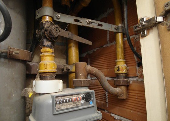 Oprava úniku plynu za plynoměrem, výměna flexibilní hadičky přívodu plynu ke sporáku FAGOR
