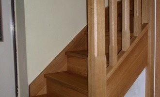 Výroba dubových schodů a zábradlí