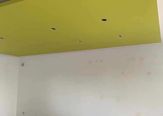 Vymalování obývacího pokoje (vysoké stropy) + podhled