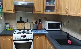 Výměna kuchyňské pracovní desky, dřezu a baterie
