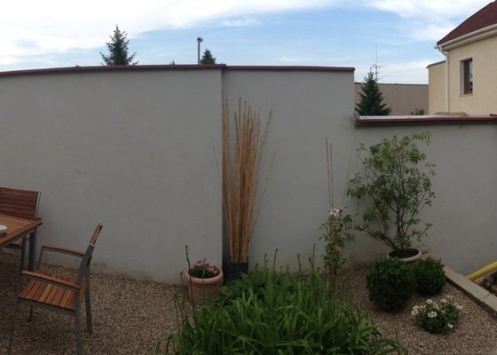 Fasádní nátěr zahradní zdi (32 m2) - stav před realizací