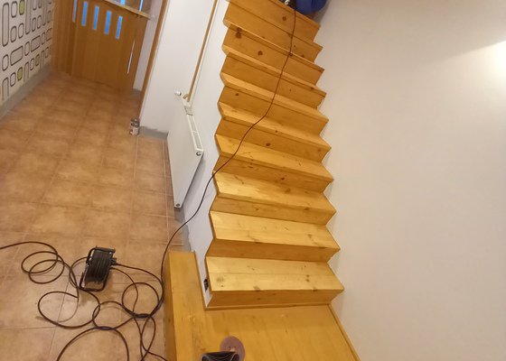 Renovace drevenych schodu