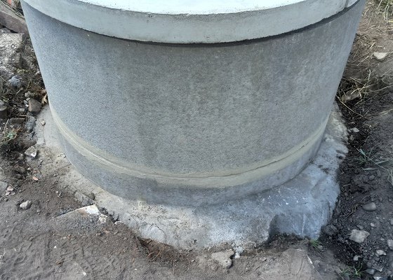 Obnova částečně zasypané studny - odtěžení materiálu, čištění a desinfekce studny