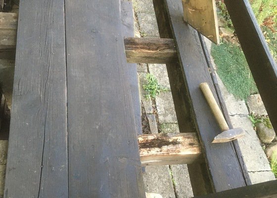 Rekonstrukce dřevěné terasy.