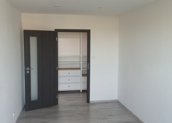 Vymalování bytu, 4 místnosti, 84 m²