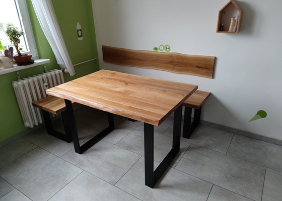 Jídelní stůl z lavicí