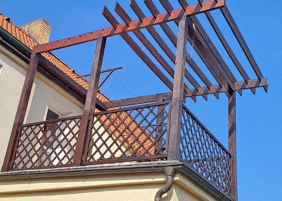 Opravu balkonové pergoly