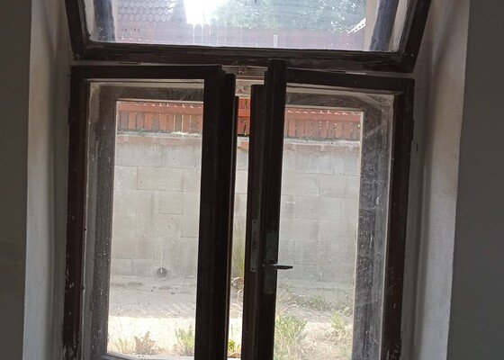 Renovace špaletového okna a dřevěných dveří