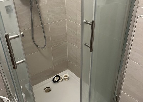 Přetěsnění sprchového koutu a sifonu