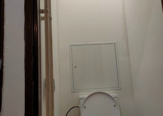 Rekonstrukce záchodu (vybourání stěny + nové wc)