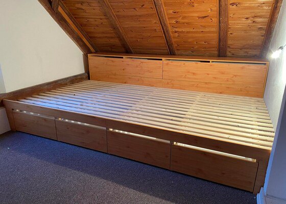 Realizace velké postele pro návštěvu vnoučat na chalupě