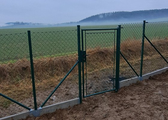 Realizace pletivového plotu